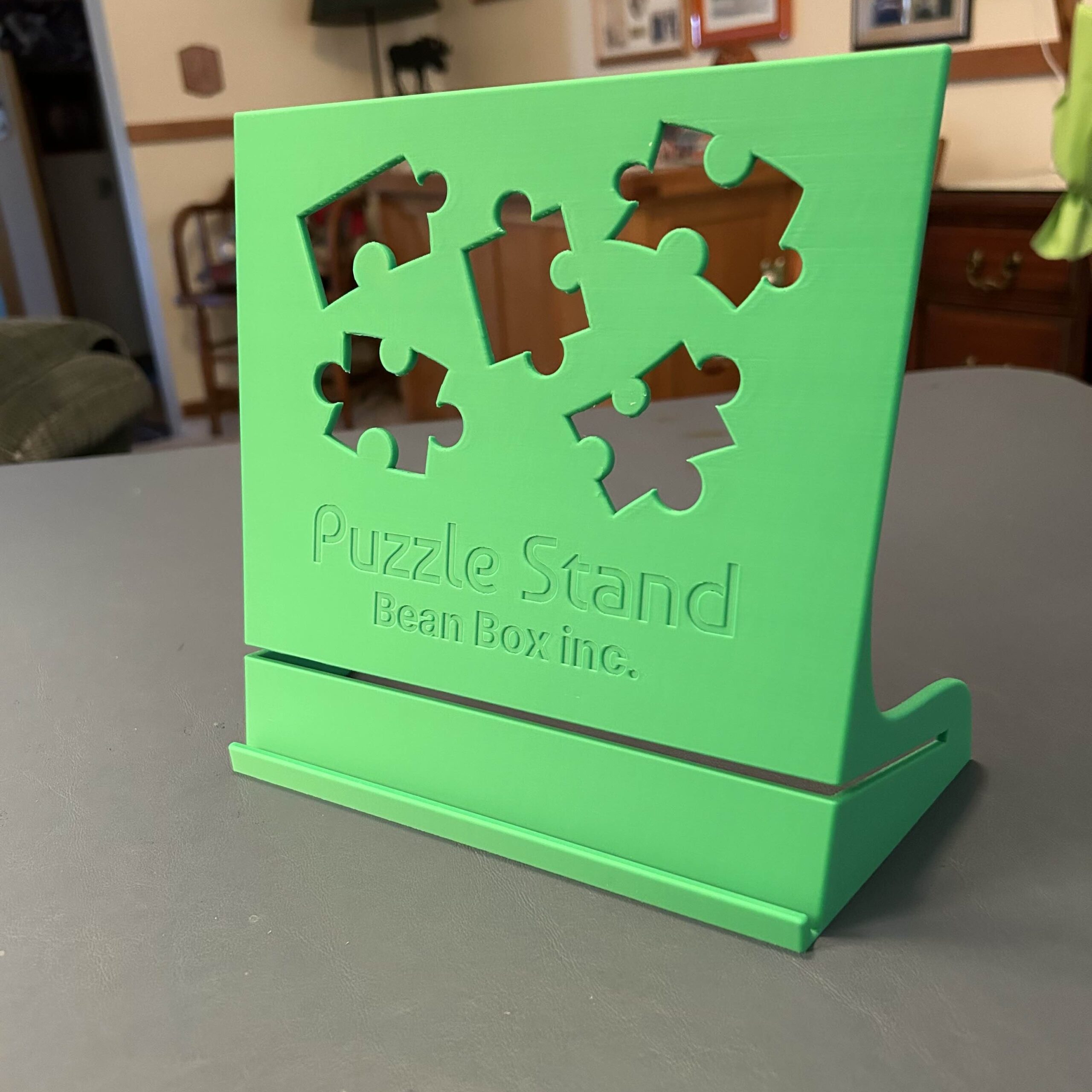 Green Puzzle Stand